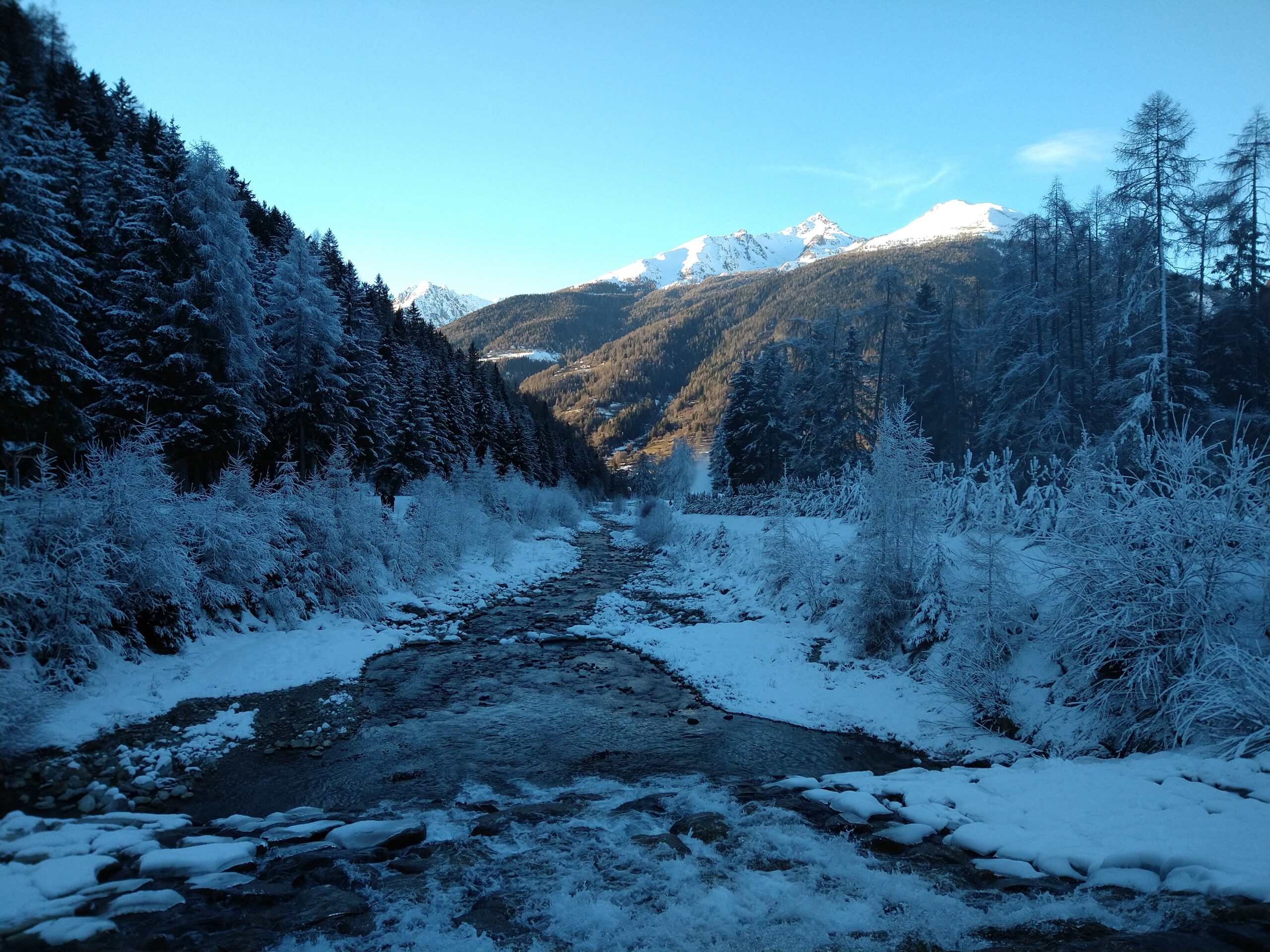 Studio Vidé - Dr. Agr. Francesco Vidé, dottore agronomo, libero professionista, Desio, Monza e Brianza, Lombardia - Deflusso ecologico, immagine fiume inverno neve montagna